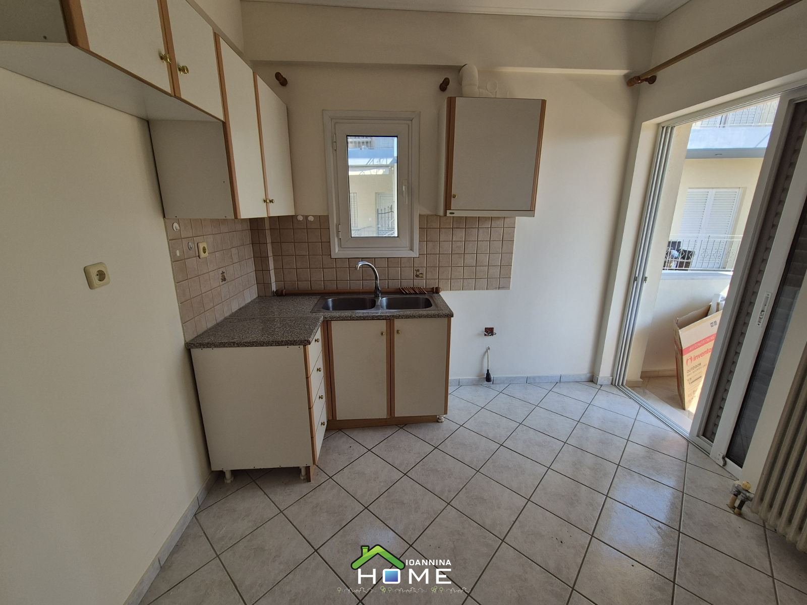 Ε-10395, STUDIO 